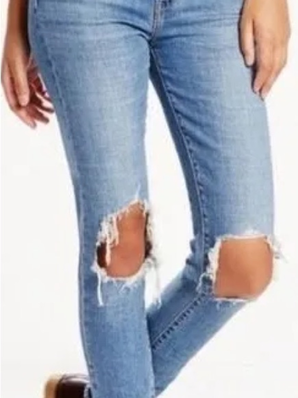Levi’s 721 Light Blue Distressed Knee High Rise Skinny Jeans - size 26